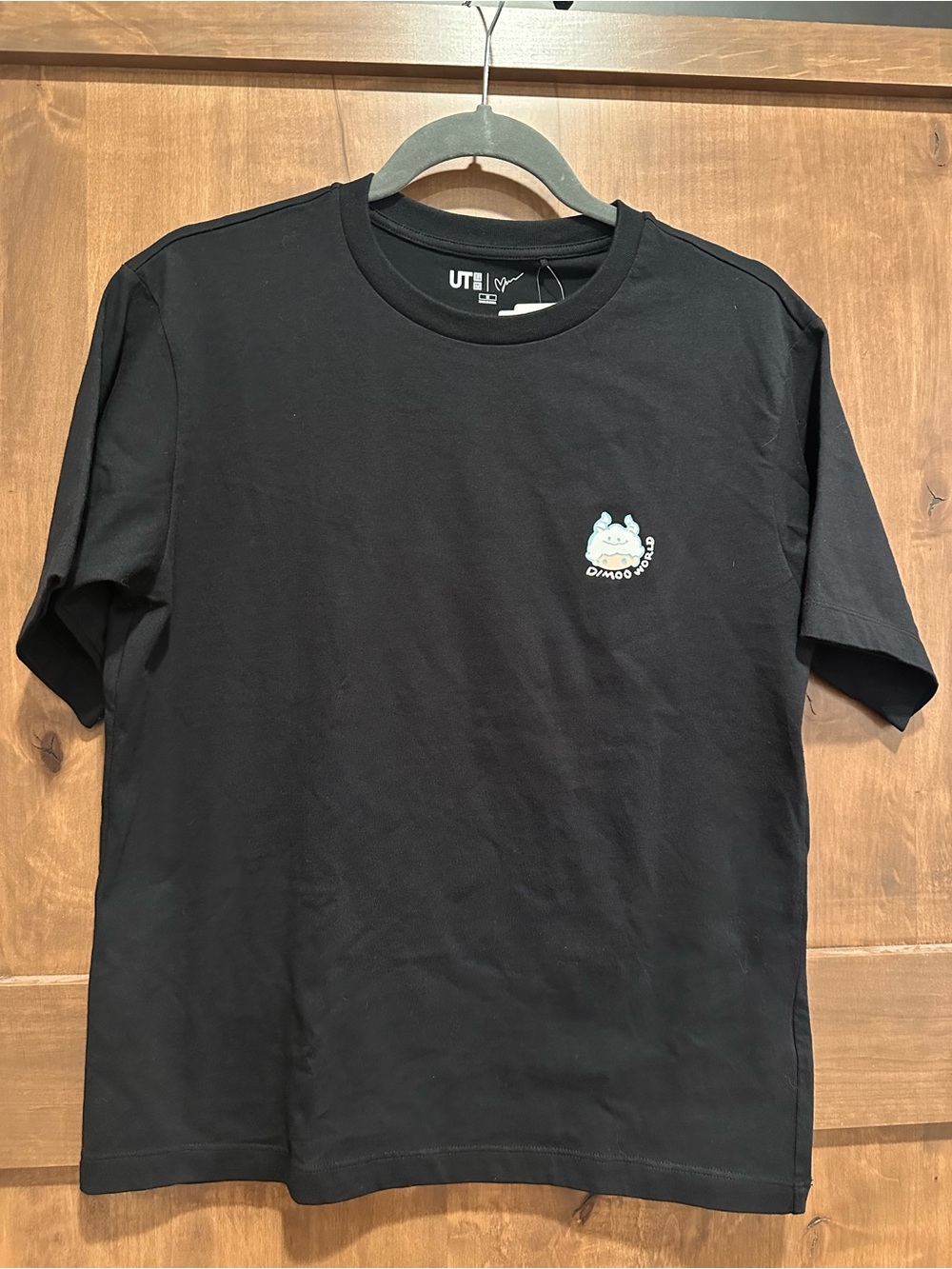 Uniqlo Black Short-Sleeve Graphic Crewneck T-Shirt size Medium